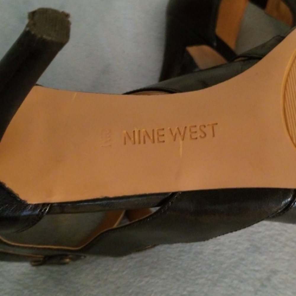 Shoes - Picture 4 of 4